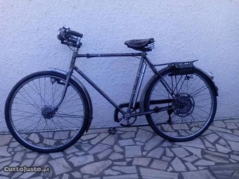 Bicicleta com motor auxiliar