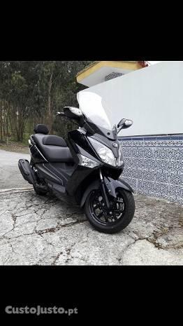 Sym gts 300i (suzuki yamaha honda)