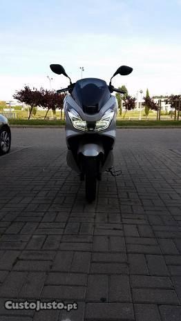 Honda Pcx 125 com apenas 1300kms