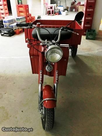 Triciclo Famel Recuperado e Imaculado