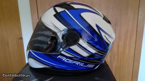 Capacetes novos integrais na caixa. S, M e L