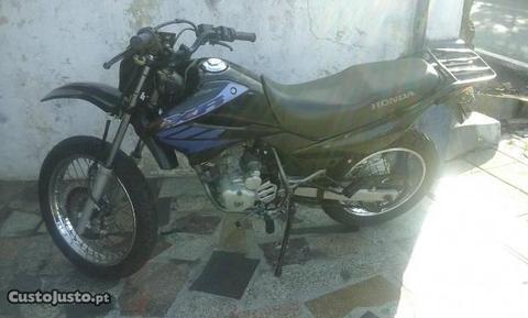 Honda XR 125 em bom estado