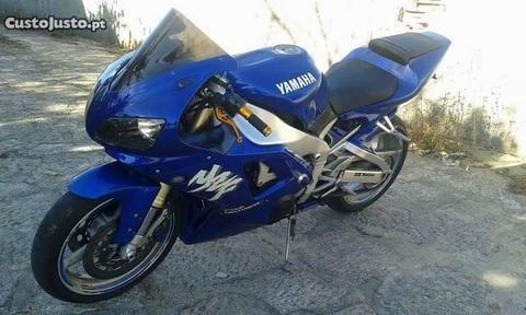 Yamaha R1 (1000cc) 4.800EUR