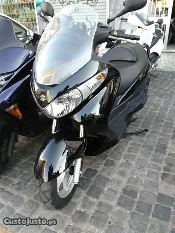 Suzuki burgman 200 maxi scooter