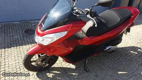 Honda pcx 125 com 2265 klms