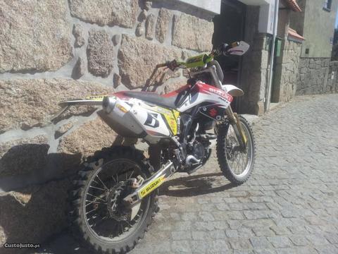 suzuki rmz 250 matriculada