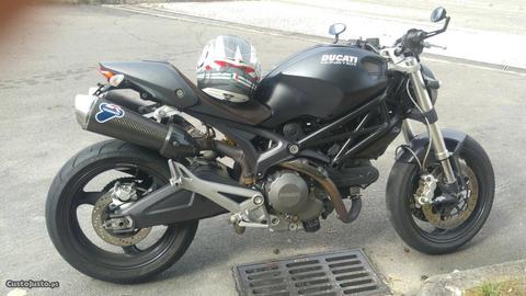 Ducati Monster 696 +