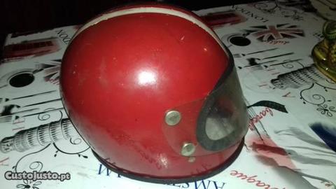 capacete de criança antigo mas novo