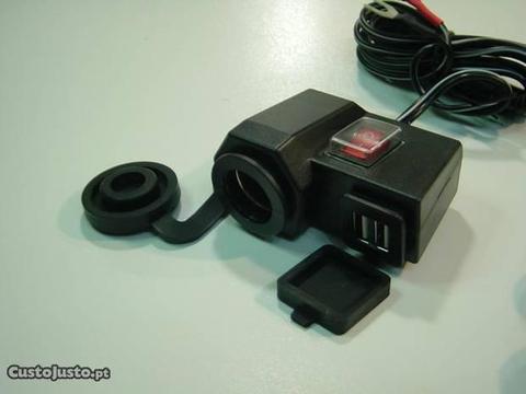 Carregador universal com ficha de isqueiro e USB