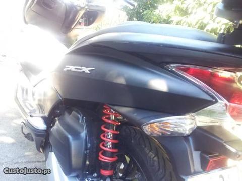 Honda Pcx com extras