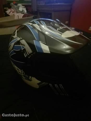 Capacete de cross como novo