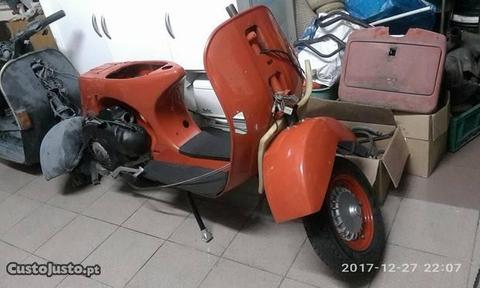 2 Vespas 125