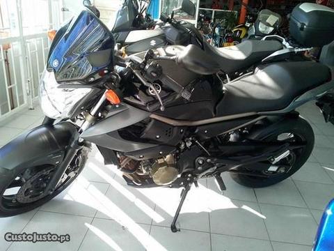 Yamaha XJ6 com ABS