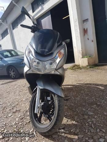 Honda pcx 2011