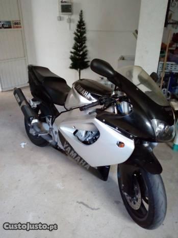 Moto Yamaha thunderace 1000