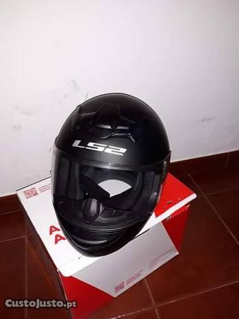 Capacete preto fusco L52 novo!preço negociavel!