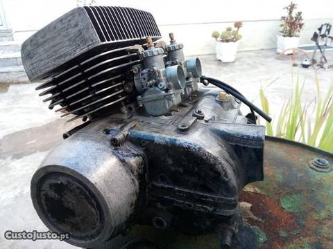 Quadro CS3 200 com documentos + peças/motor