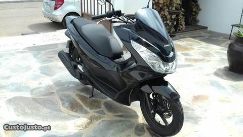 Honda pcx (1800km)