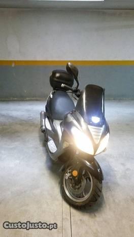 Maxi Scooter 125