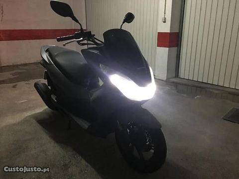 Honda PCX Imaculada