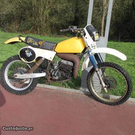 Suzuki PE 175 Enduro Vintage anos 80