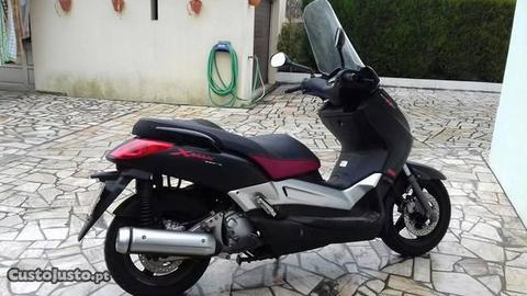 Yamaha 250 Black Max