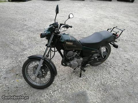 Moto Yamaha sr
