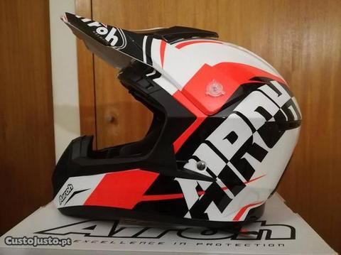 Capacetes AIROH novos, na caixa com etiquetas