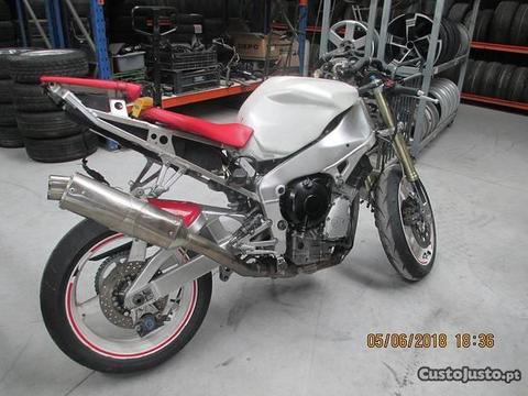 Yamaha R1 1000cc