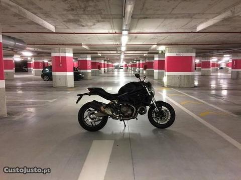Ducati monster 821 Dark, de Março de 2015