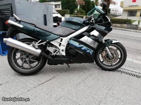 Honda vfr 750 ( exelente de mecanica )