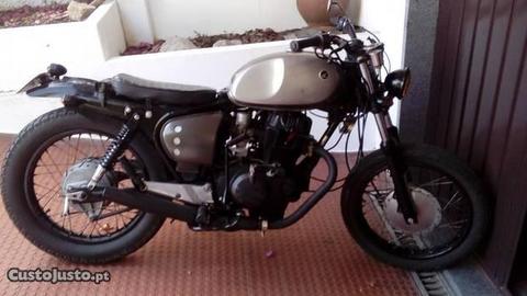 cb400 transformada em bratstyle