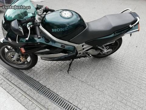 Honda vfr 750 ( exelente de mecanica )