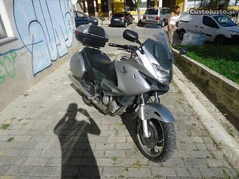 Honda deauville NT700