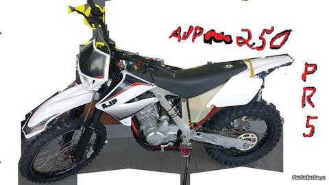 moto de monte AJP250 pr5