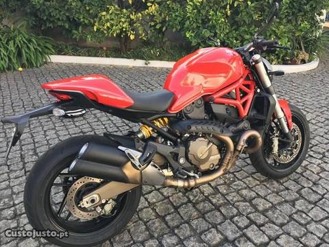 Ducati Monster 821 RED