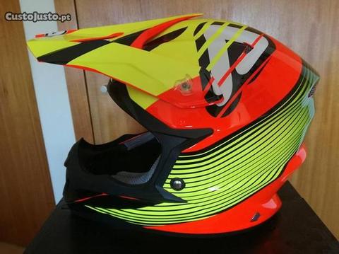 Capacete Acerbis NOVO em Fibra de vidro - 1140gr