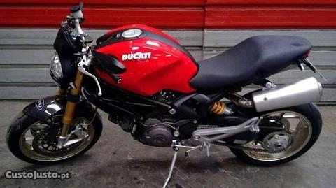 Ducati 1100 Monster S com 2621 ano 08/2010