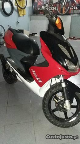 Scooter Aerox 50, Honda 125. e Piagio Porto