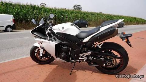 R1 Crossplane ( modelo 2011)